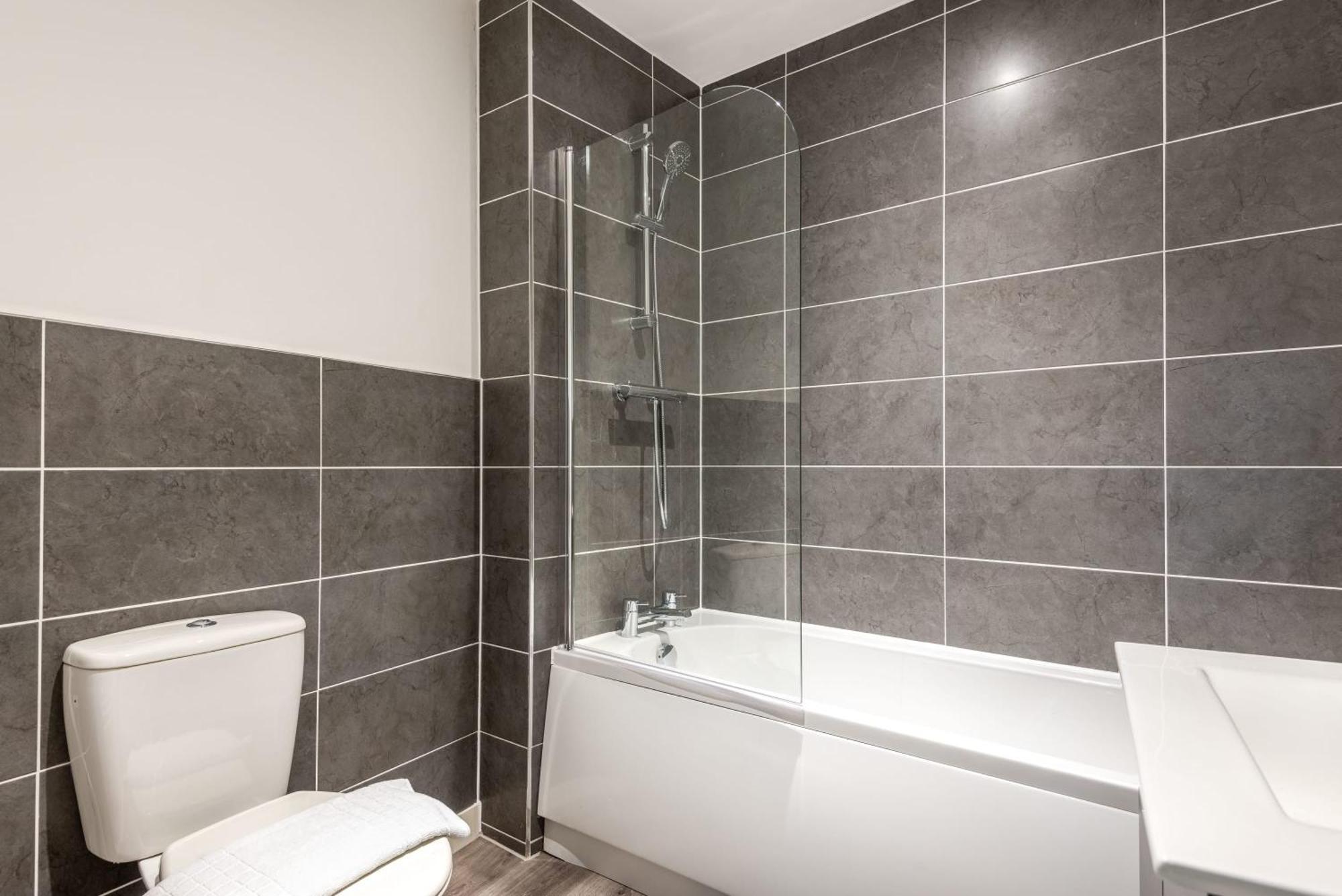 Lovely 1 Bedroom Apartment In Central Rotherham Bagian luar foto